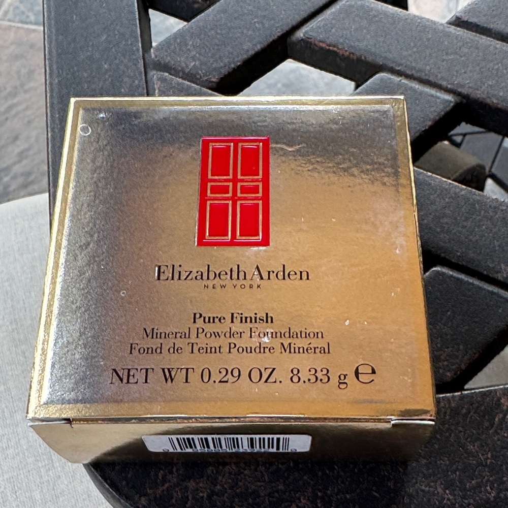 Elizabeth Arden Pure Finish Mineral Powder Foundation NIB